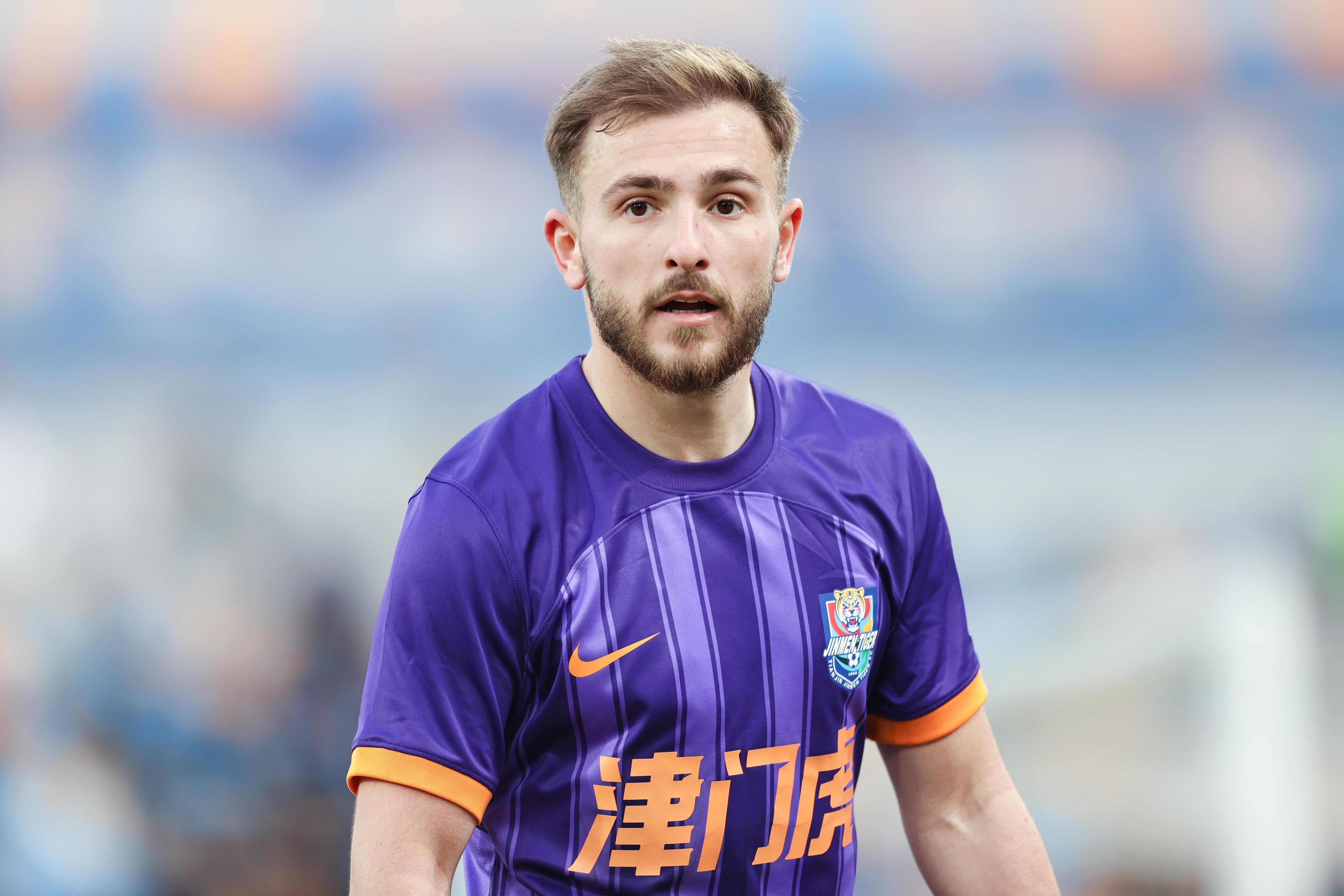 体育视频直播-津媒：方镜淇、石炎已随津门虎队参加合练，阿代米伤病没有大碍