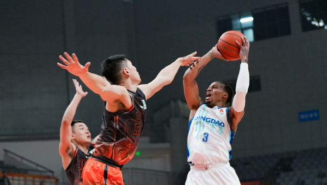 CBA最新消息！托马斯加盟北控男篮，青岛裁掉约瑟夫杨