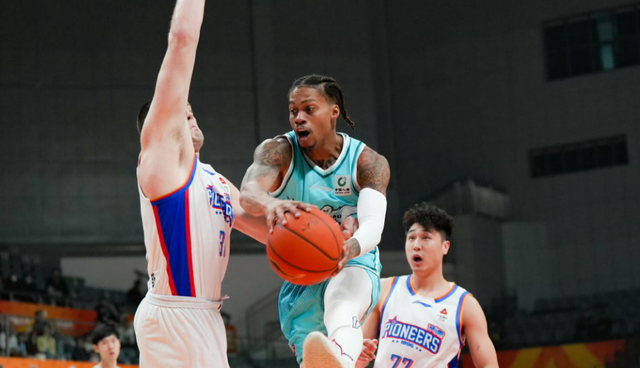 CBA最新消息！托马斯加盟北控男篮，青岛裁掉约瑟夫杨