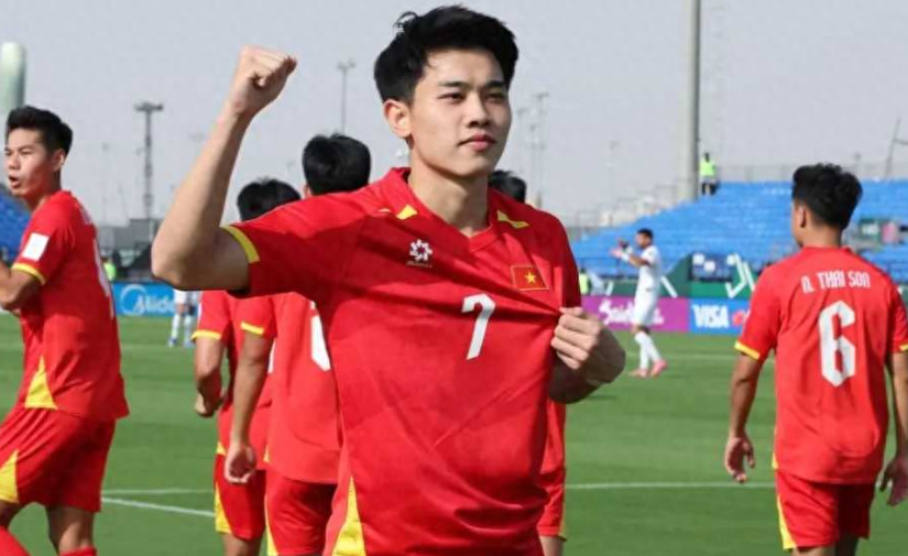 app下载-0-1爆冷!1-0绝杀!U23亚洲杯:黑马3连胜,夺冠热门出局,中国队喜讯