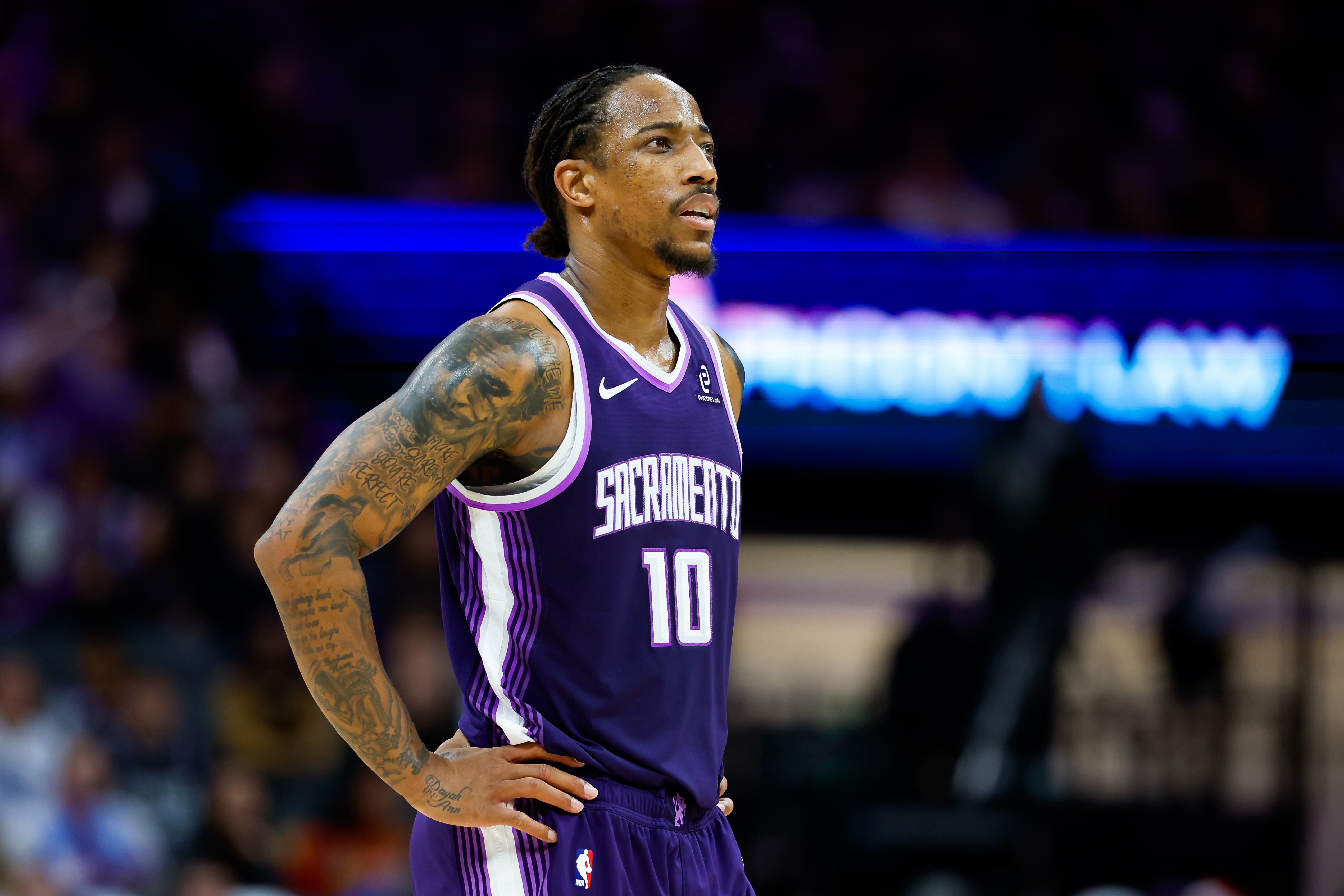 近5战三分命中率23.4%！火箭畸形阵容射防无法兼顾 不交易走远了