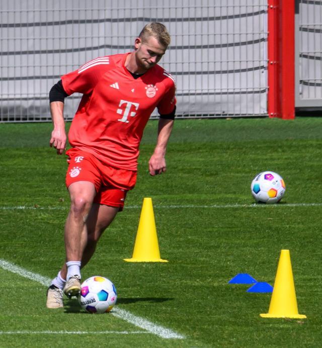 1714902583746043862.jpg 体育视频直播-折将输球+选帅闹剧,决战皇马前拜仁“不会受影响”?