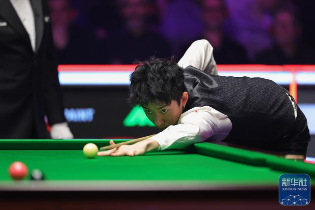 体育视频直播-斯诺克 | 大师赛：吴宜泽战胜肖国栋晋级四强|四分之一决赛|斯诺克大师赛|中国大师赛|比赛|中国选手_新浪体育_新浪新闻