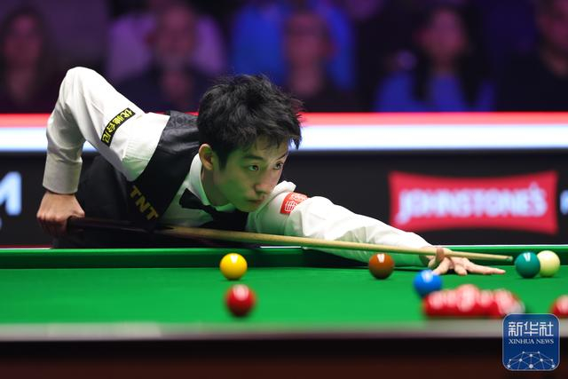 体育视频直播-斯诺克 | 大师赛：吴宜泽战胜肖国栋晋级四强|四分之一决赛|斯诺克大师赛|中国大师赛|比赛|中国选手_新浪体育_新浪新闻