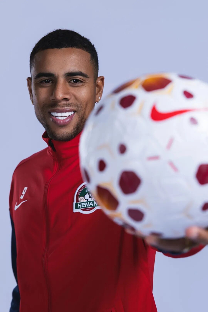 冠军前锋的新旅程！古斯塔沃：选择河南是缘分，头球是我的最强武器|河南队|路易斯-古斯塔沃|古斯塔沃-博乌|中超联赛|足协_新浪体育_新浪新闻