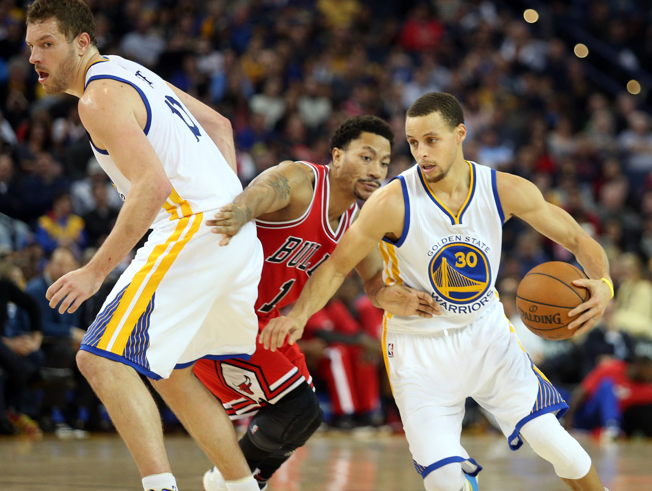 开云体育-蒂格：罗斯比库里难防 罗斯看你一眼然后一个加速变向就到篮下了