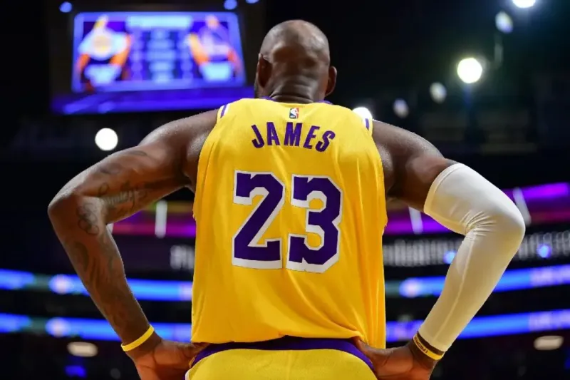 再出联手传闻!詹姆斯会不会加盟勇士?