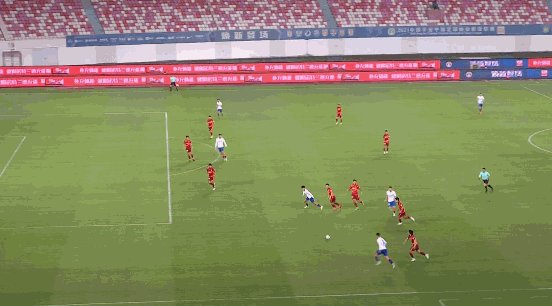 【中超】吴兴涵梅开二度 泰山5比0大胜河北继续领跑