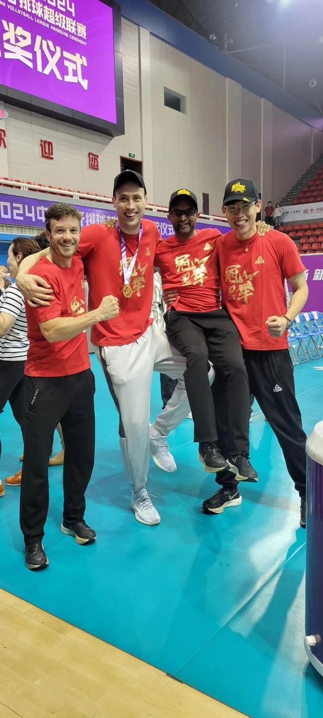 网页版登录入口-没想到吧，上海男排幕后藏着位英伦“体能魔法师”|艾德里安|新民晚报|卡迪夫城|训练|教练_新浪体育_新浪新闻