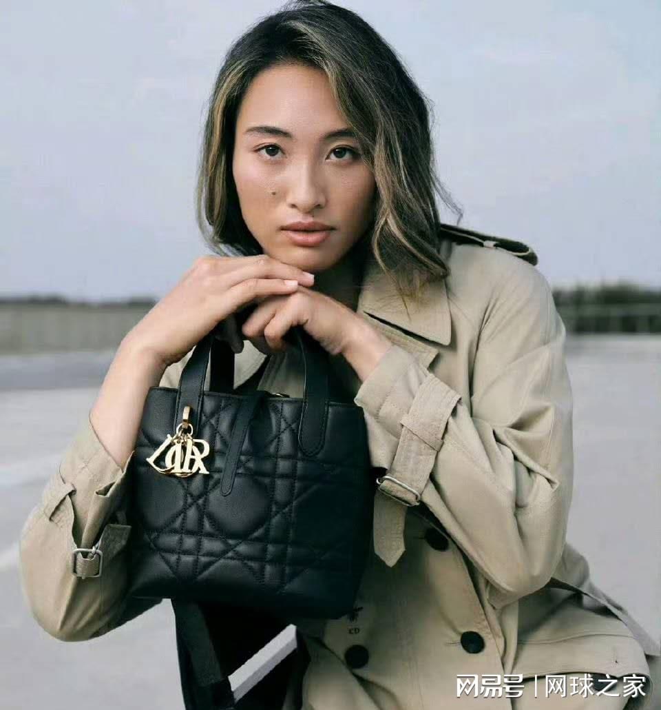 中网还未开始便陷入舆论风波:海报不见郑钦文,门票涨价再惹争议