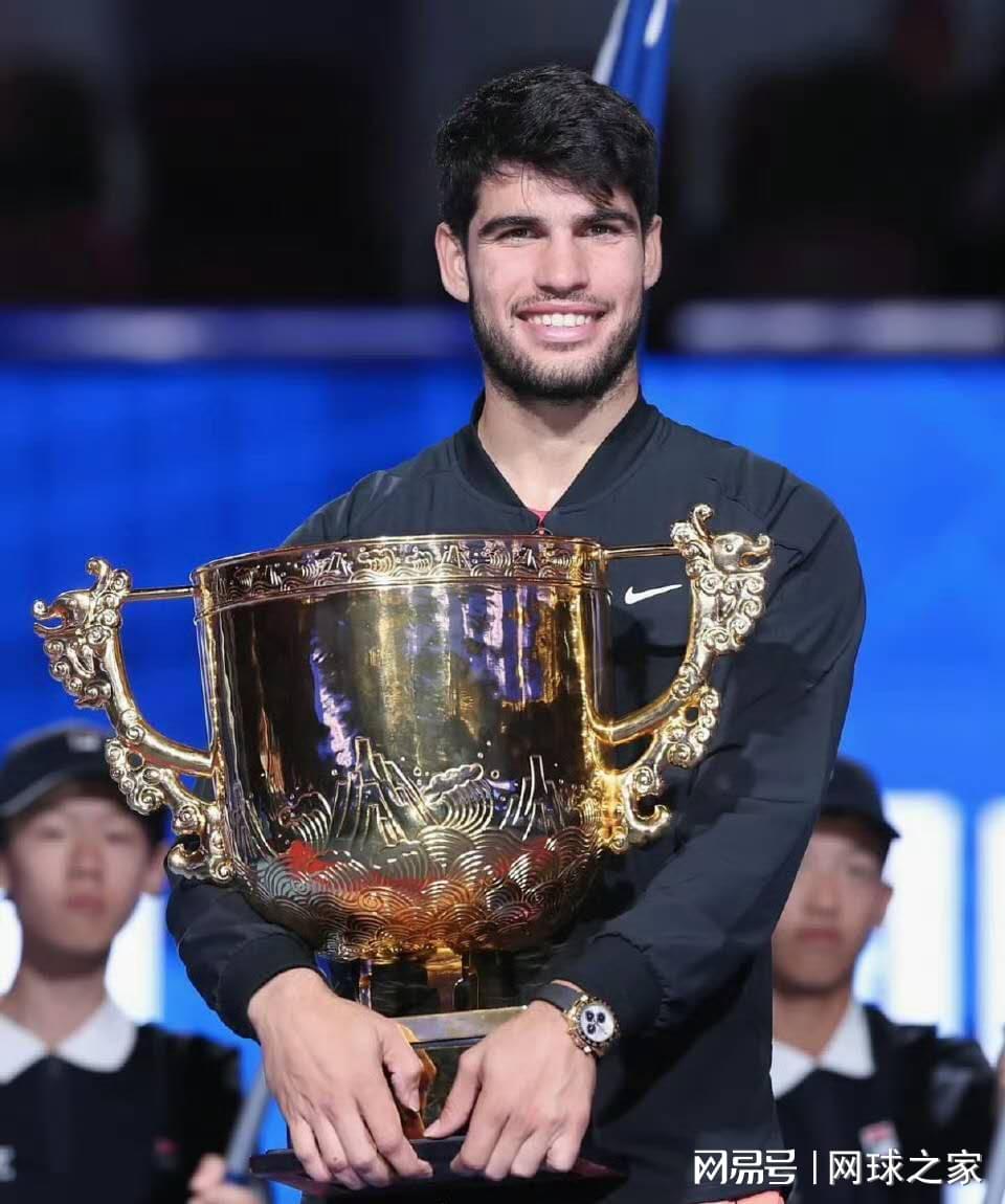 中网还未开始便陷入舆论风波:海报不见郑钦文,门票涨价再惹争议