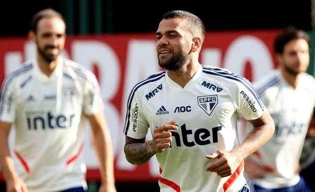 1631870543556055716.jpg 开云体育-38岁阿尔维斯与圣保罗解约 下家儿是弗拉门戈?