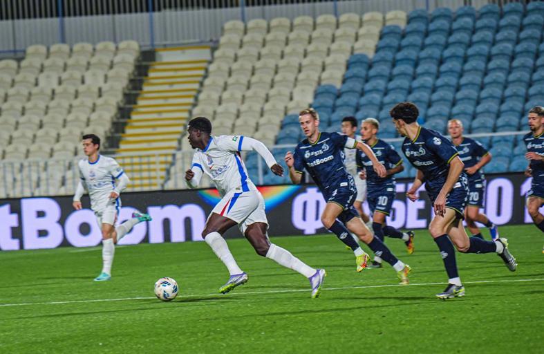 app下载-5-7 1-4！上海双雄被虐！申花不敌迪纳摩 拉唐破门 海港被打花了