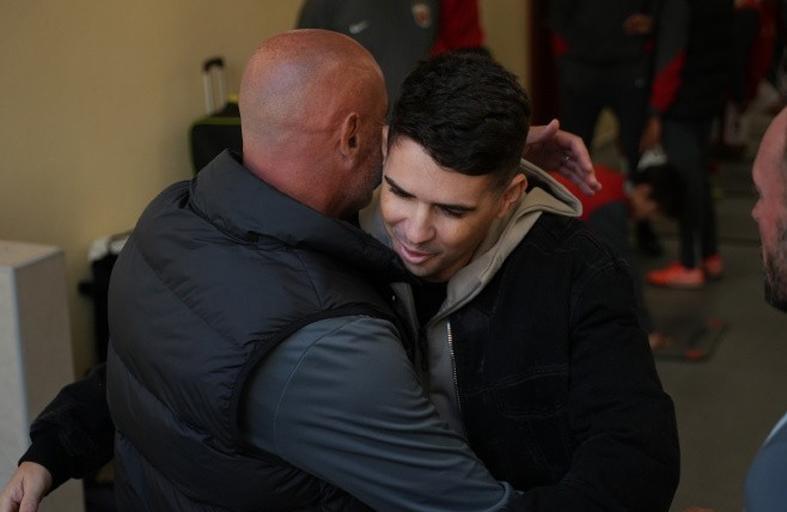 app下载-5-7 1-4！上海双雄被虐！申花不敌迪纳摩 拉唐破门 海港被打花了