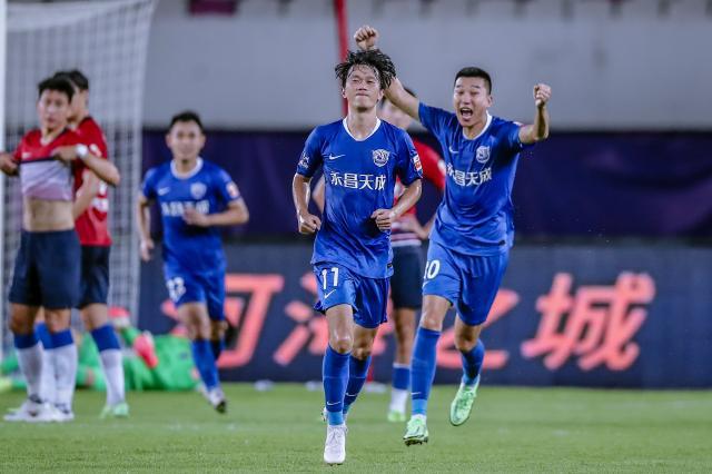 【中超】谢鹏飞任意球破门张校绝平 沧州1比1重庆