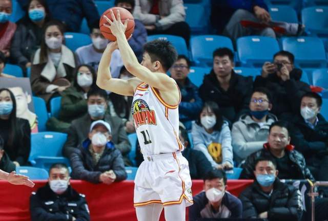 32分+6记三分！失意国手砍分能力不输小外援，郭士强该重点考察了