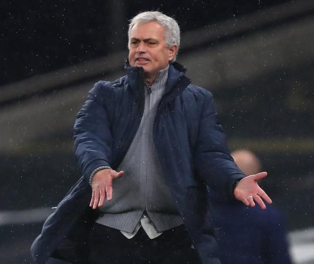 体育视频直播-穆里尼奥：热刺被个人失误坑了 凯恩两个脚踝受伤