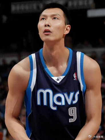 体育视频直播-亚洲球员NBA选秀顺位里，易建联6号顺位出道排名第二|德克-诺维茨基|密尔沃基雄鹿队|艾尔-霍福德|大前锋|小前锋_新浪体育_新浪新闻